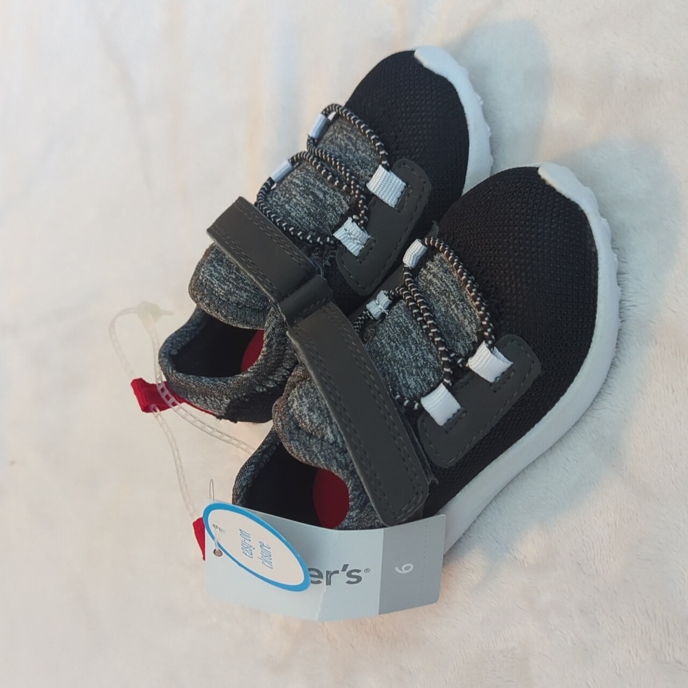 NWT Carter’s Toddler Boys Sz 6 Sneakers